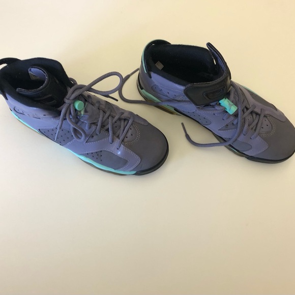 AIR JORDAN HIGH TOP BASKET SNEAKERS IN SIZE 5.5 big girl or women - Picture 2 of 9